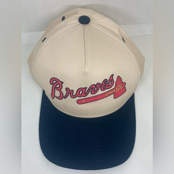 Atlanta Braves Cream/Navy Snapback Hat - Picture 9 of 10
